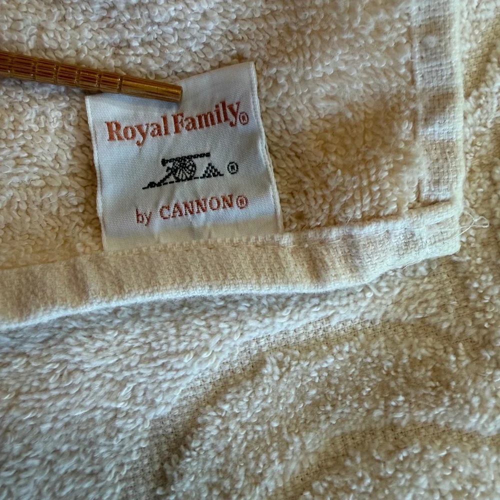 Vintage Royal Family by Cannon Butterfly Embossed Bath Towel Ivory 24x44